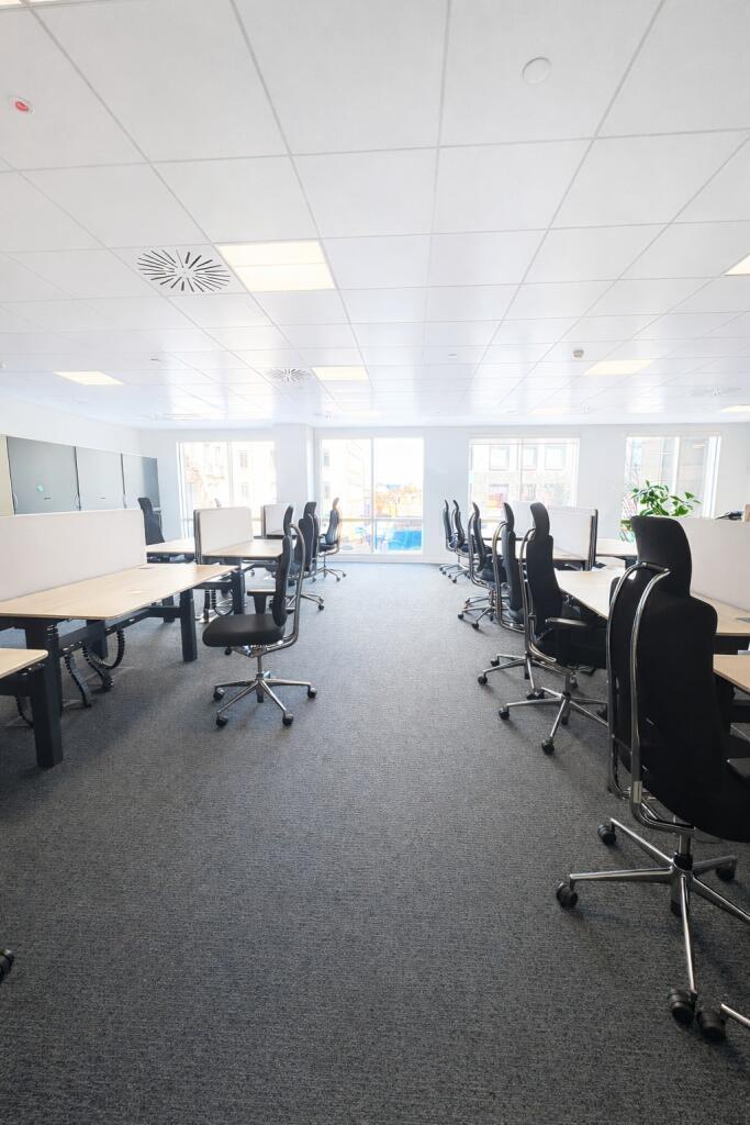 Fully Furnished offices in WestFerry Circus, Canary Wharf photo 2