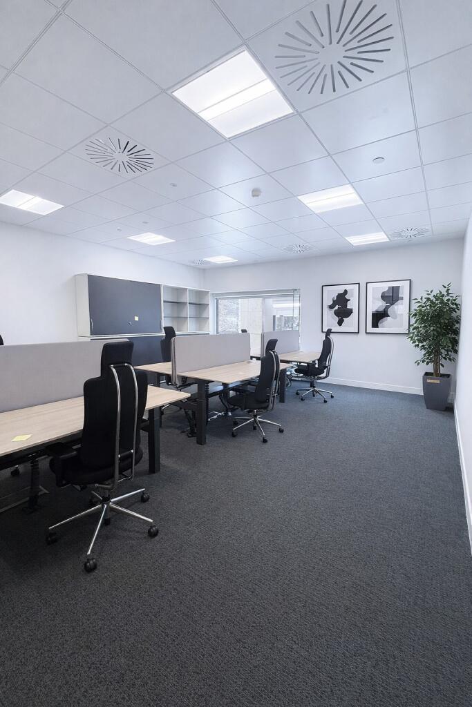 Fully Furnished offices in WestFerry Circus, Canary Wharf photo 5